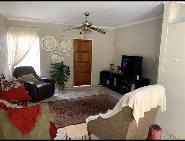 1 BEDROOM TOWNHOUSE FOR SALE IN VAN DYK PARK